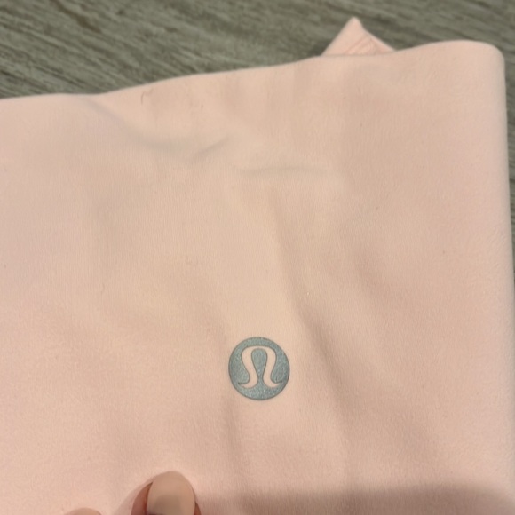 !!New Arrival!! Lululemon strawberry milkshake 8" align shorts - Picture 3 of 7